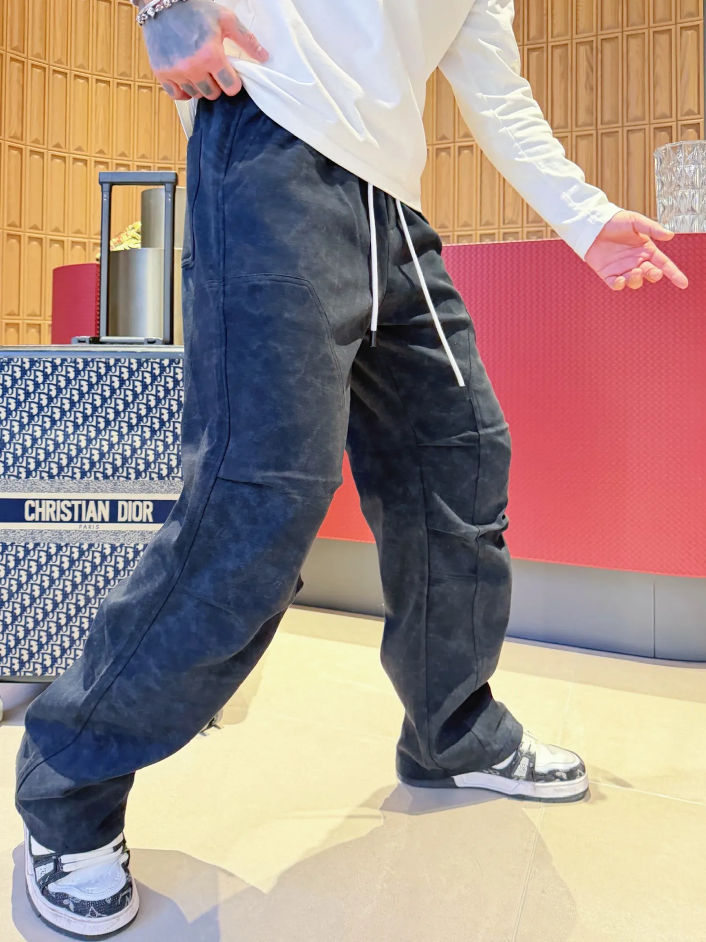 Balenciaga 🆕2026 Autumn and Winter New Arrival trousers and casual pants🎁 are on sale simultaneously on the official website. Brand Classic LOGO casual pants, customized fabrics, excellent comfort and strong touch. Highly recognisable, perfect appearance and craftsmanship. Size:M-3XL